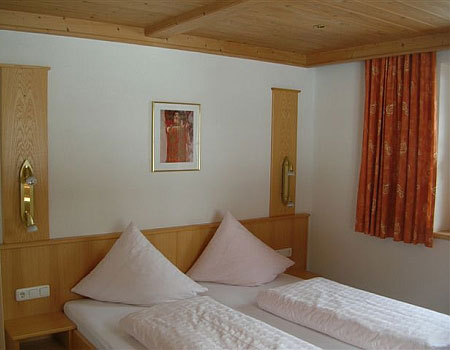ferienwohnung arlberg schlafzimmer haus untergand st anton
